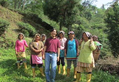Visit to a Darjeeling Tea Garden - Happy Earth Tea