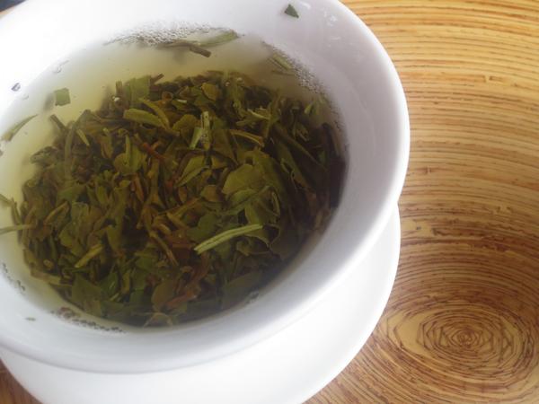 Can caffeine be rinsed from tea? - Happy Earth Tea