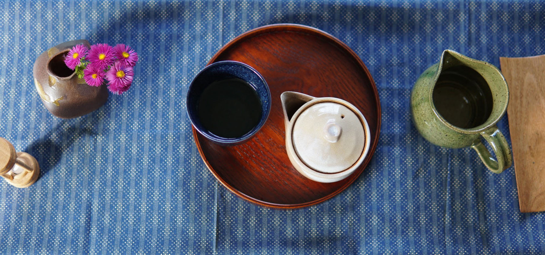 Hohin tea pot ready to pour